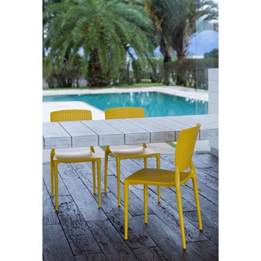 Cadeira Tramontina Amarela em Fibra de Vidro / Polipropileno Safira Summa