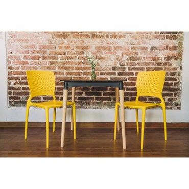 Conjunto com 4 Cadeiras Tramontina Amarelo em Fibra de Vidro Safira 92048/000